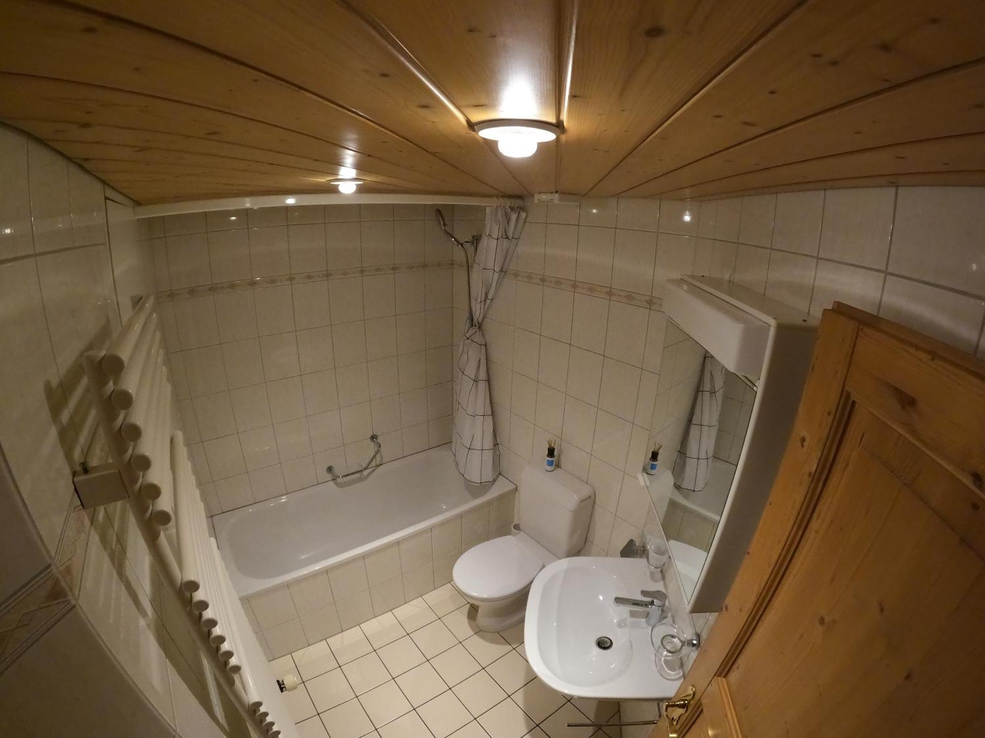 Fine&Pine Center Apartment Matten bei Interlaken Buitenkant foto